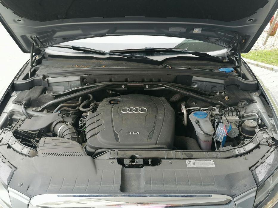 Audi Q5 / 2011 / Quattro / 2.0 TDI / Manual ///