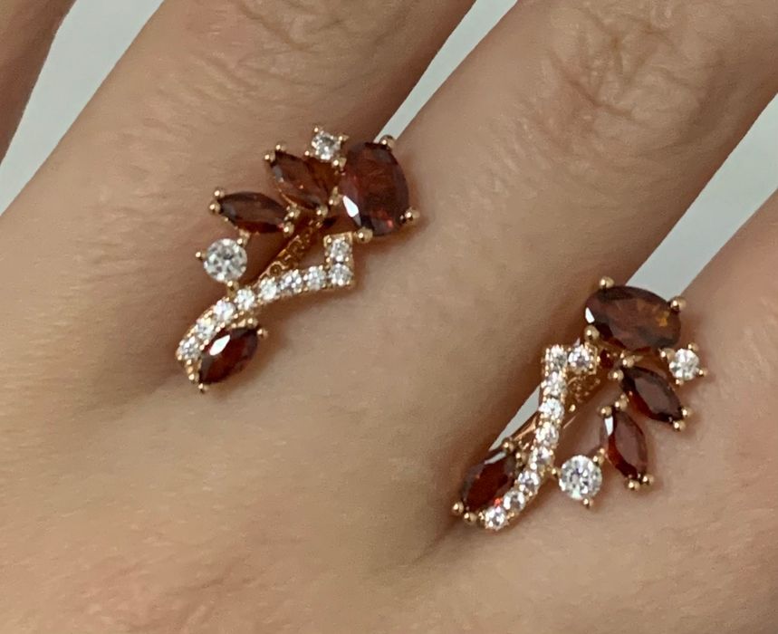 Нежные серьги с цирконием 585 проба