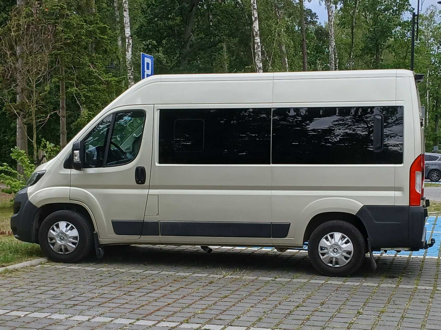 Przewóz osób wynajem busów i autobusów z kierowcą