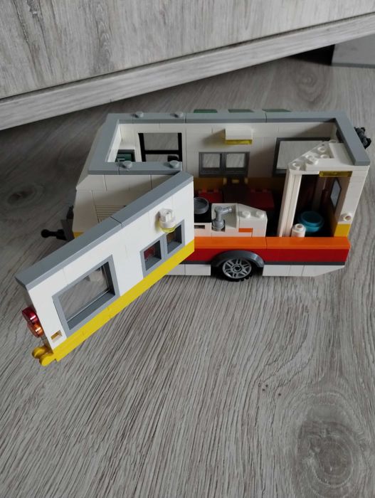 LEGO 31108 Creator 3w1 - Wakacyjny kemping z rodziną