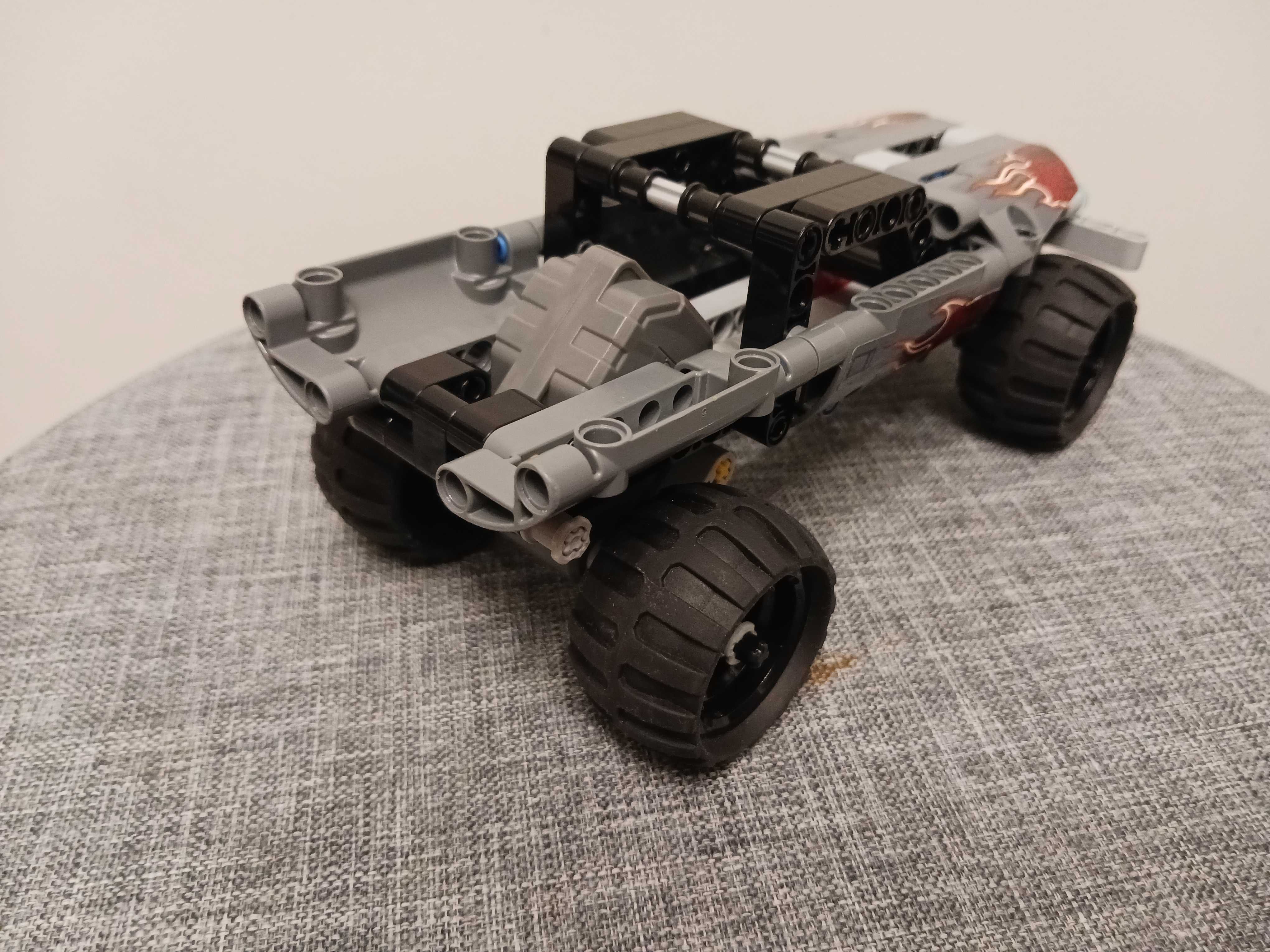 LEGO TECHNIC 42090 z napędem - Monster truck złoczyńców - klocki