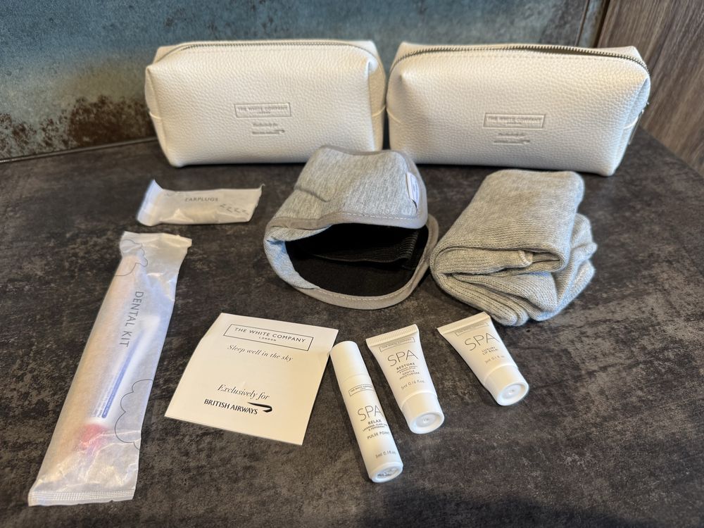 Kosmetyczka zestaw na podroż Business Class kosmetyki szczoteczka mask