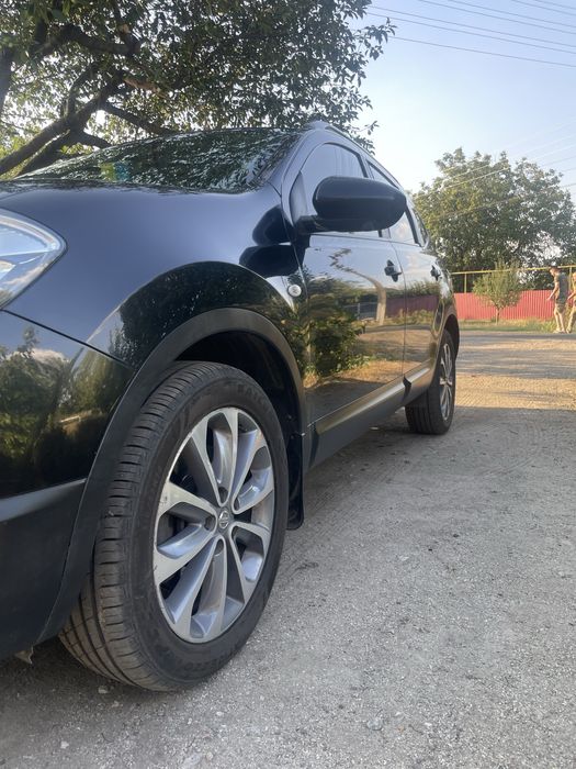 Nissan QASHQI +2