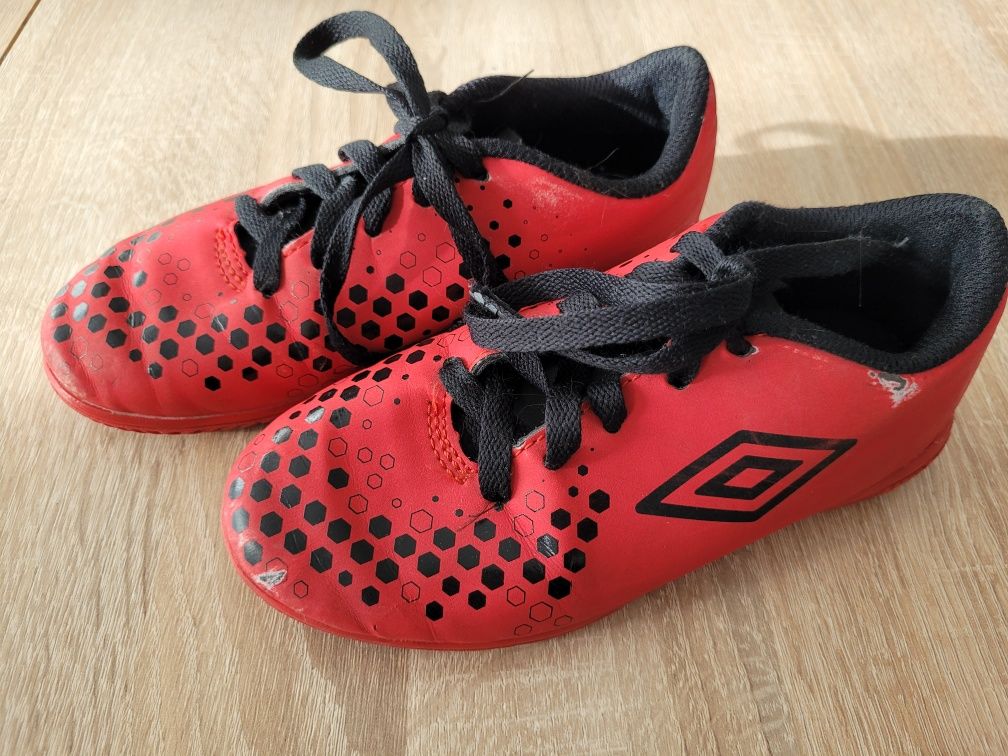 Halówki buty do piłki nożnej korki umbro rozm 31