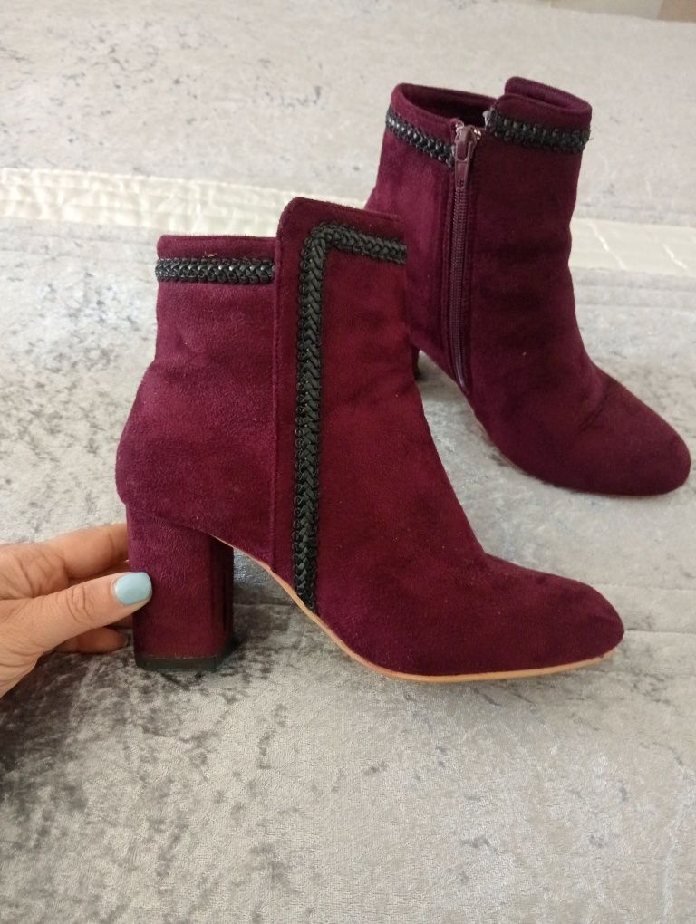 Botas Bordeaux e pretas