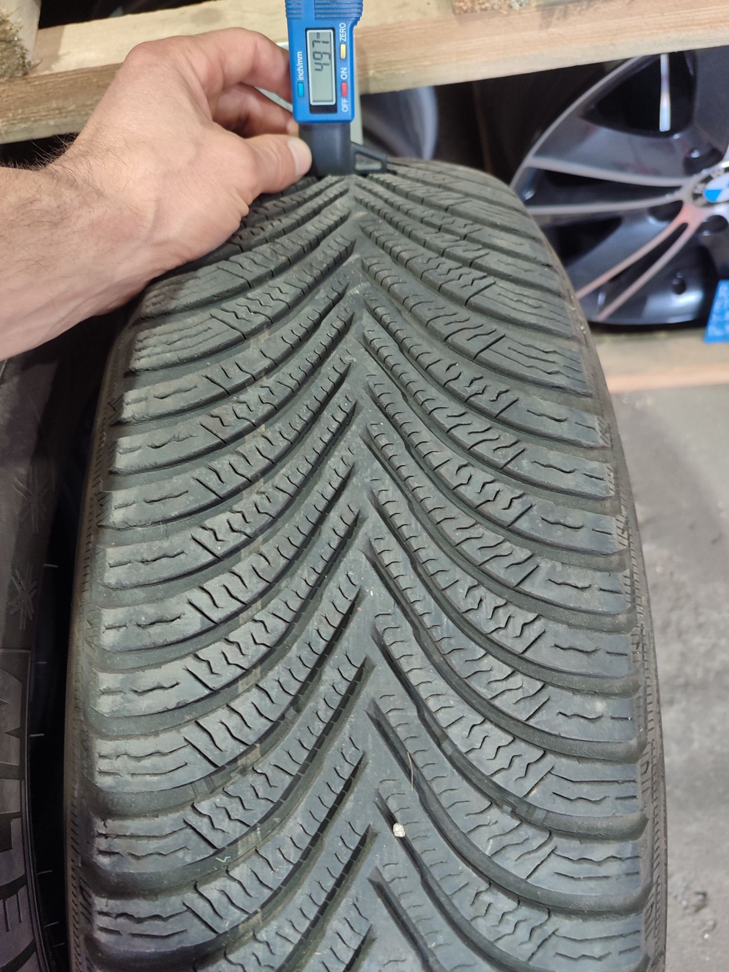Резина зима 215.65.17 michelin