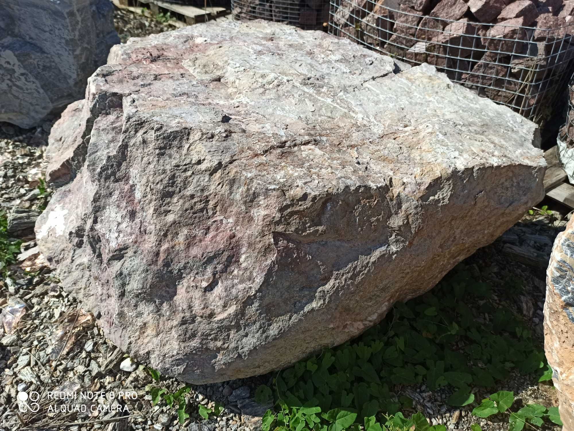 Duży głaz Kamień monolit skała bryła kora kamienna biały Głaz