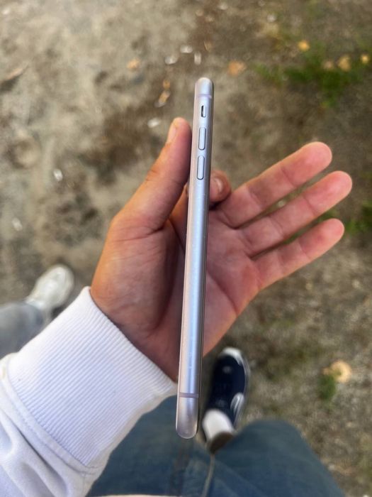 iPhone 11 продам в хорошем состоянии