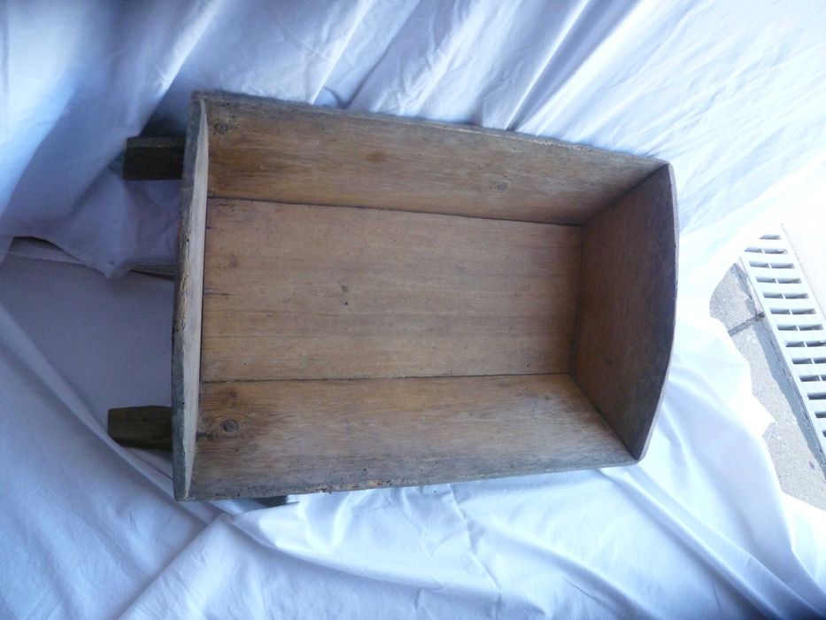 ANTIGUIDADES Masseira em madeira anos 50-60 enxoval da avó de 35 -180€