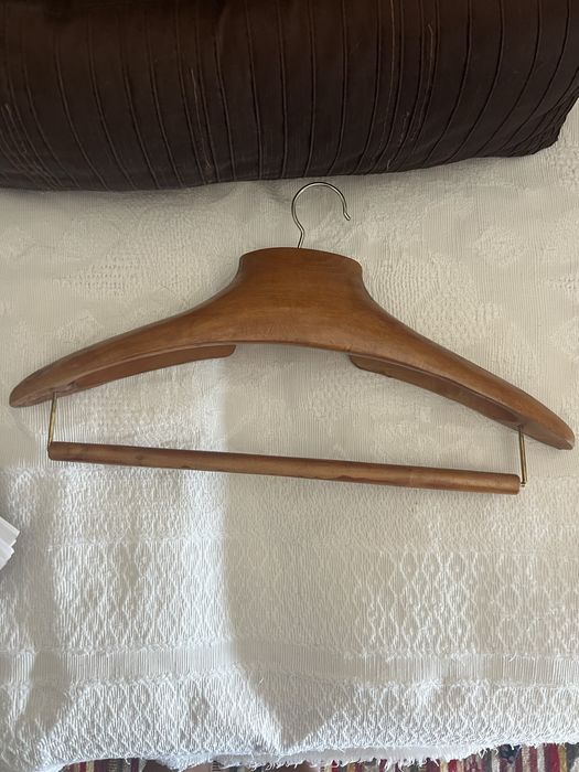 Cabide de madeira antigo