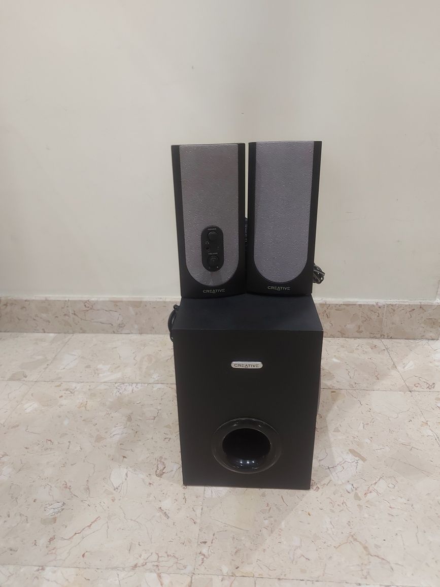 Vendo conjunto de colunas creative com subwoofer