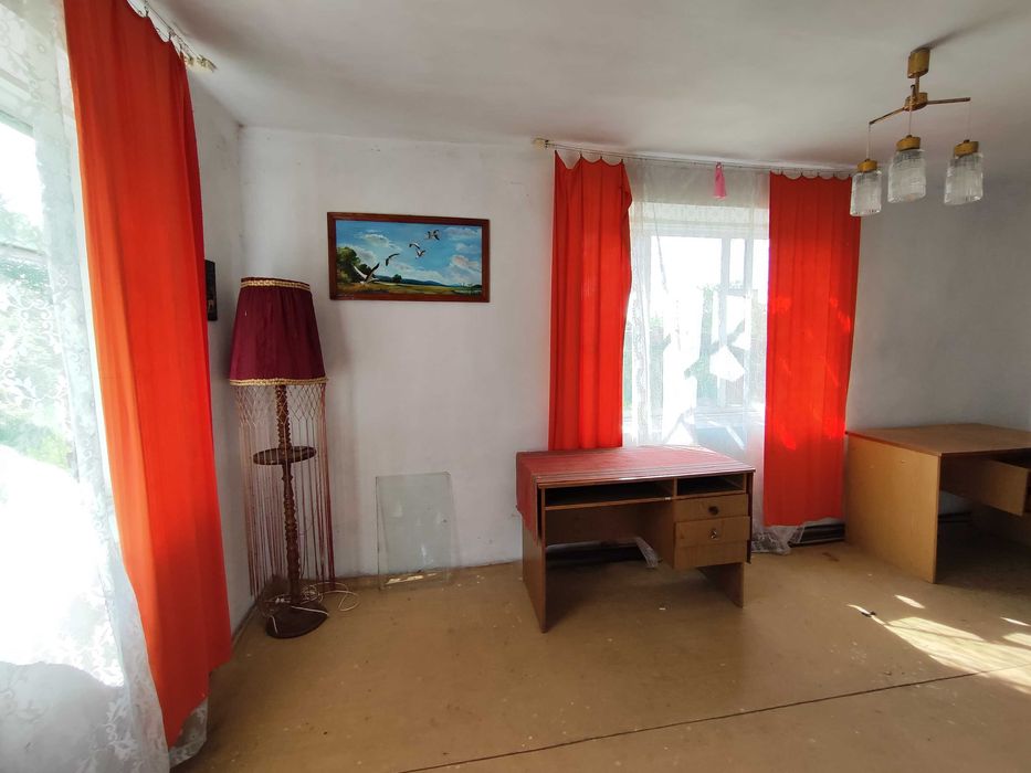 Дачний будинок з земельною ділянкою