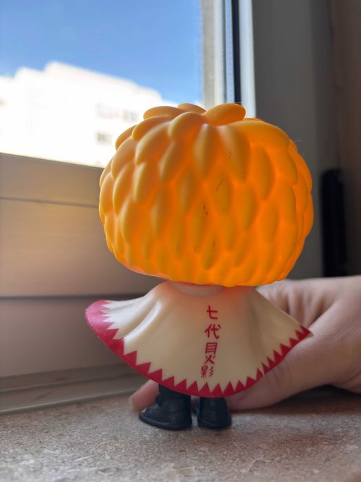 Figura estilizada de Naruto Uzumaki – modo Hokage