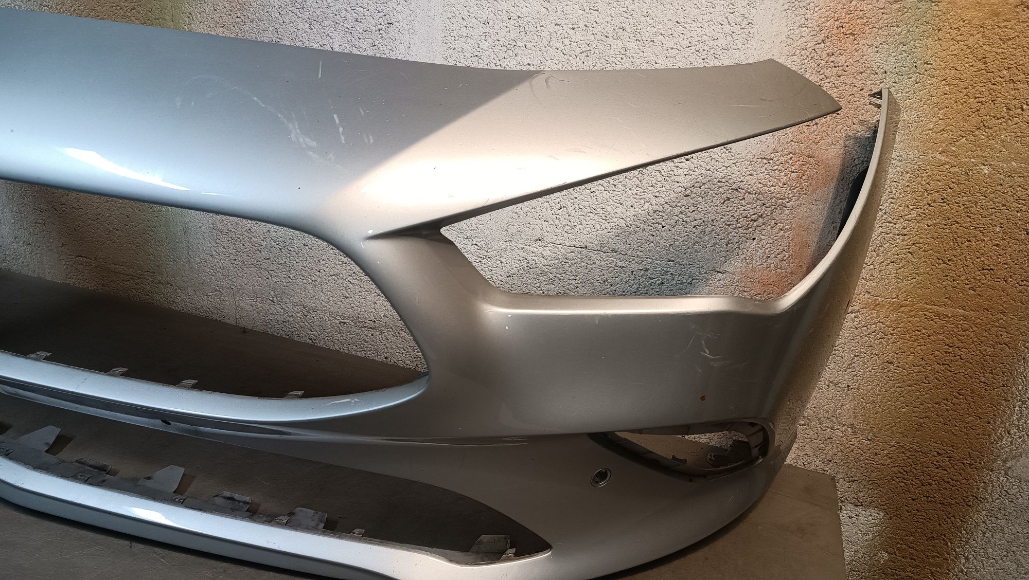 Vendo parachoque de frente Mercedes Benz CLA -class C118 ano 2018/23
