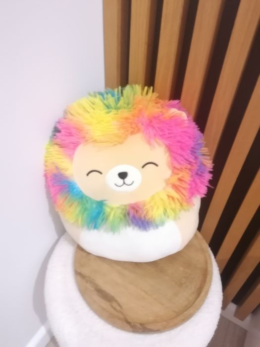 Squishmallows tęczowy lew