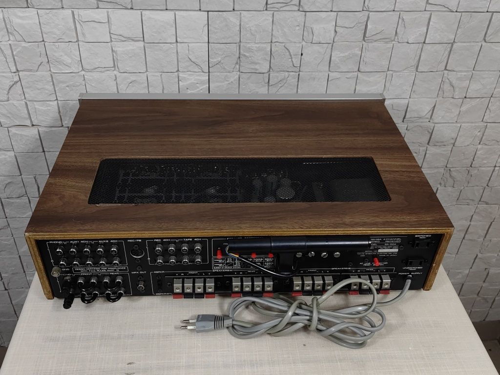 Toshiba SA-504 Analogowy amolitner FM stereo vintage