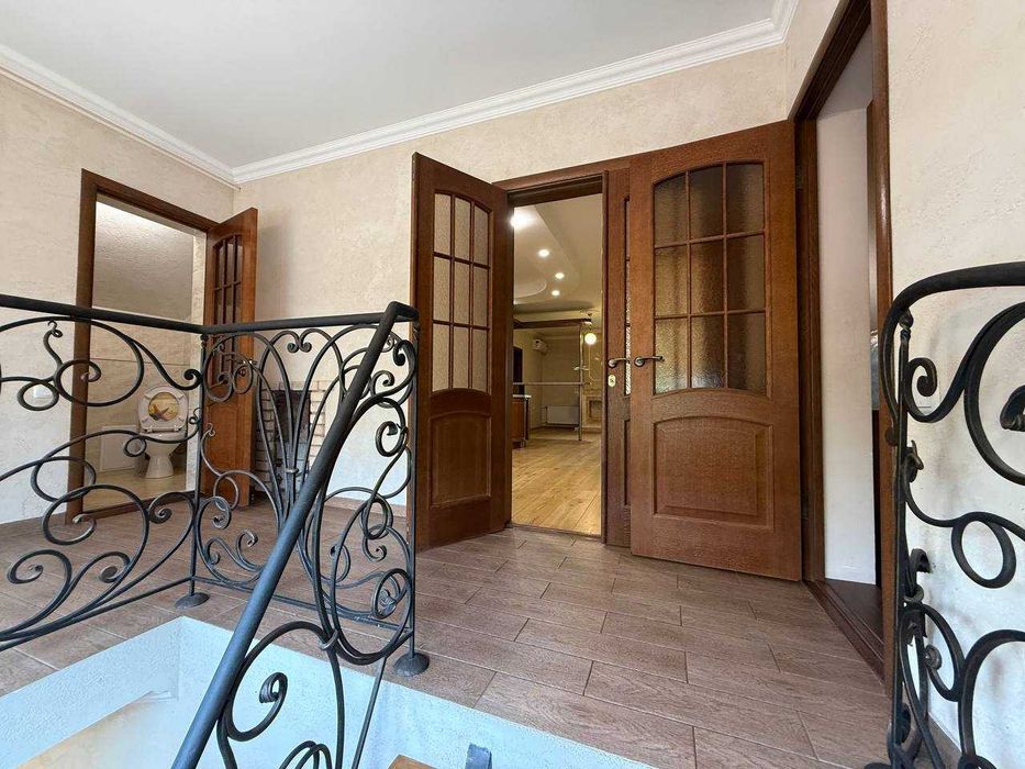 Оренда 4к будинку з гаражем на Карачунах