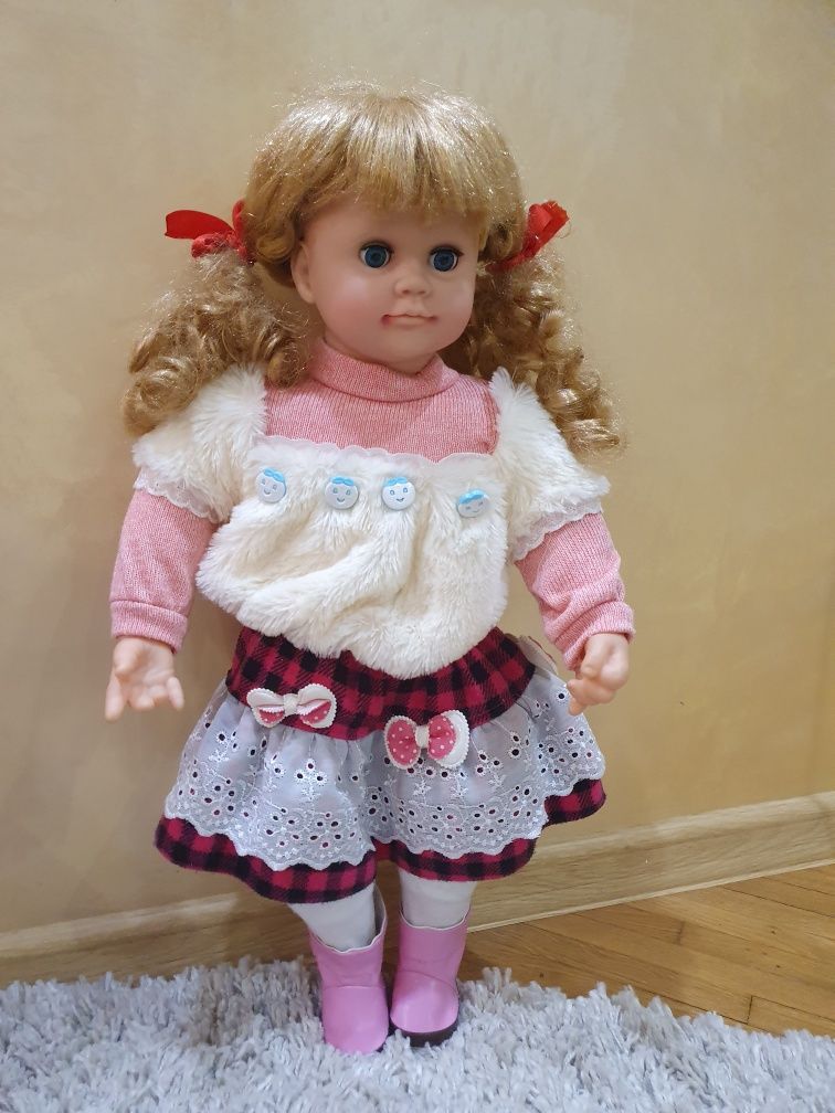Терміново,нова,говоряща лялька куплена у Франції.