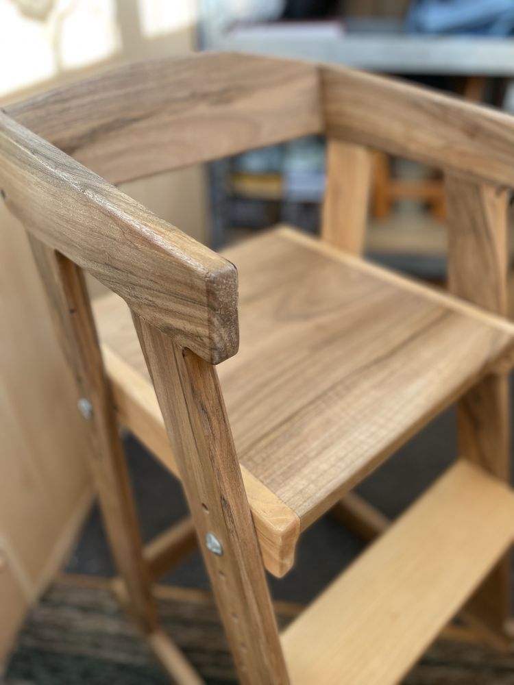 Зростаючий дитячий стілець деревʼяний