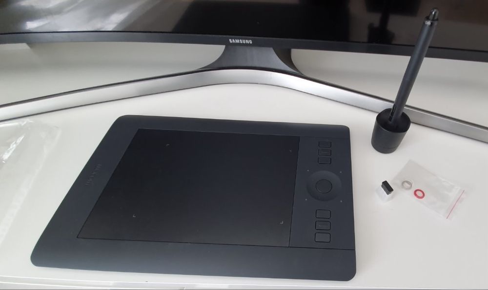 Графічний планшет Intuos Pro small PTH-451-ENES