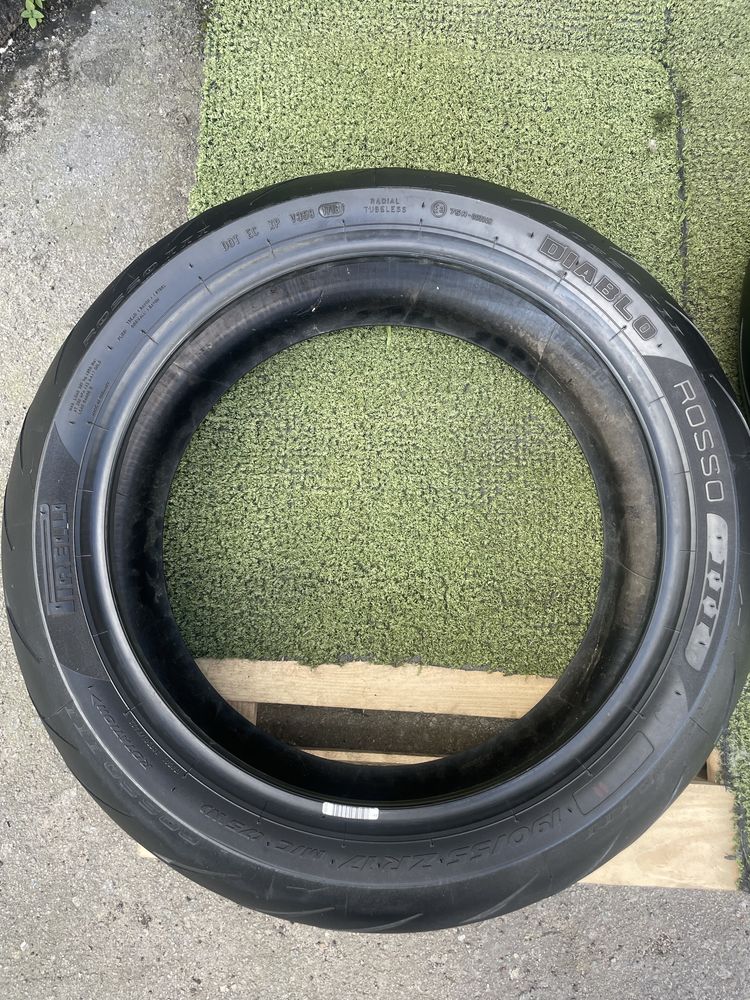 190 55 17 мото шини Pirelli та Metzeler