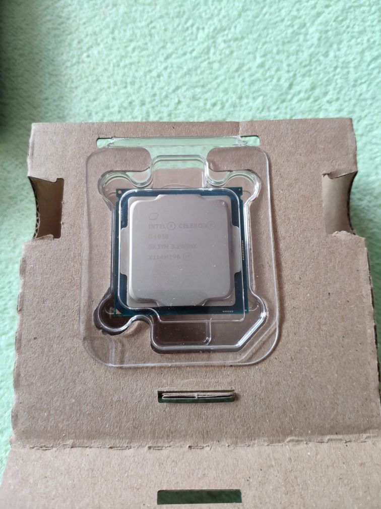 Celeron G4930 z chłodzeniem