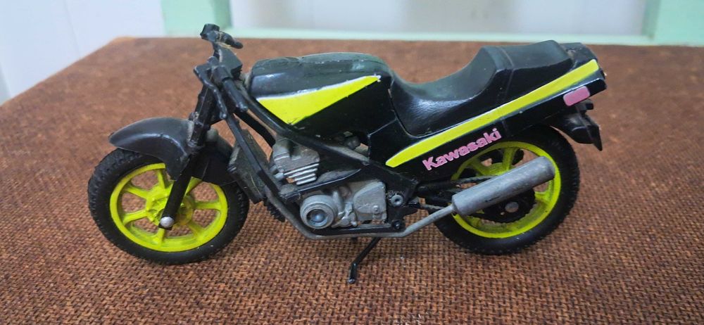 Moto Kawasaki antiga