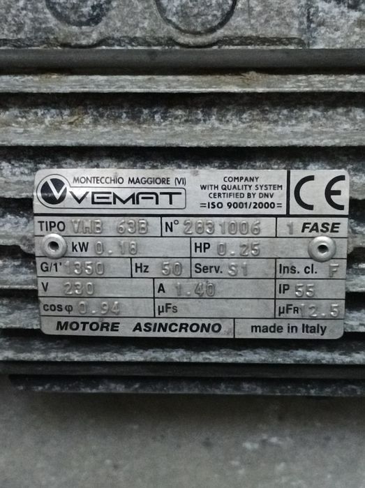 Podajnik silnik że ślimakiem do pieca