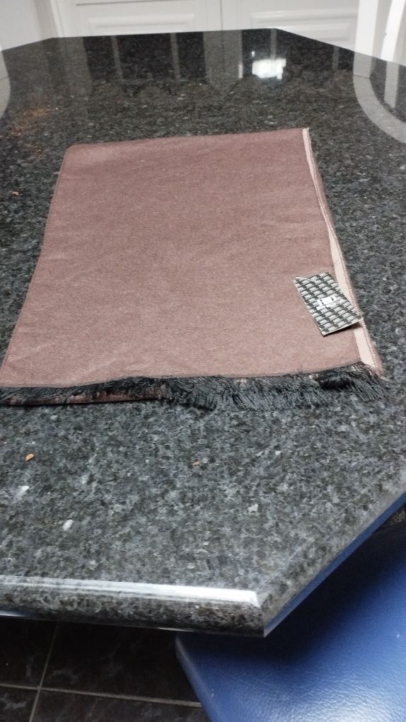 Cascol de homem, tem 2 lá afos  castanho e beje