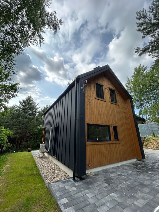 Dom w prywatnym lesie niedaleko jeziora warmińsko-mazurskie