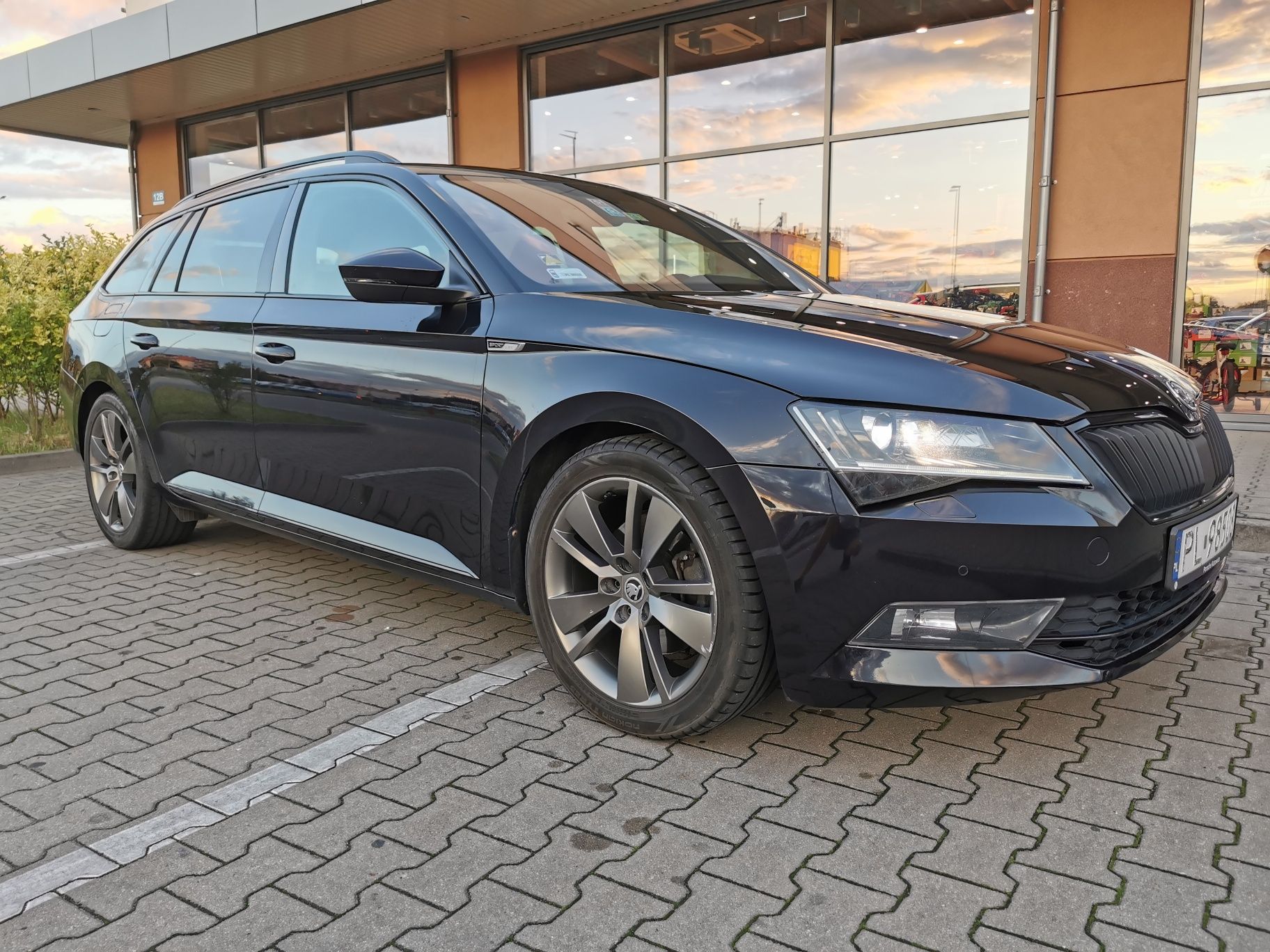 Auto dla Ciebie? Skoda Superb III wynajem!