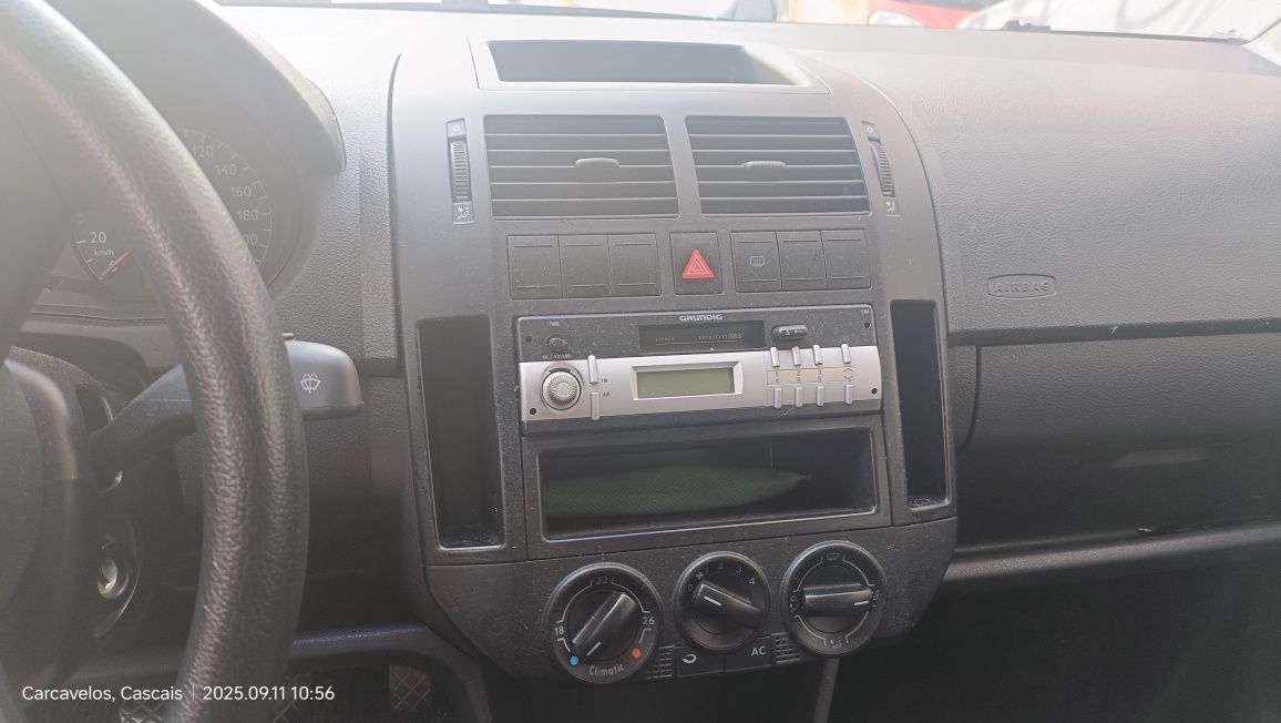 Volkswagen Polo 1.2 a gasolina. 3 cilindros. Muito econômico.