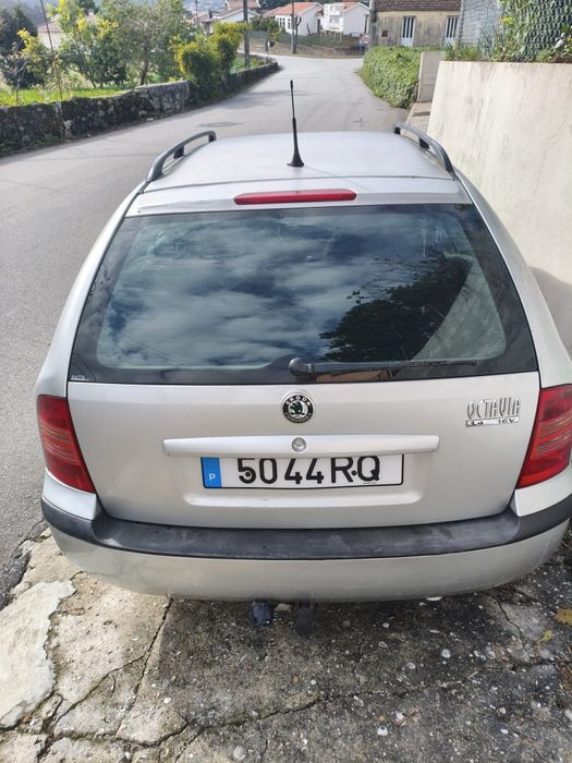 Skoda Octávia combi cinzento 1.4. 16v 2001
