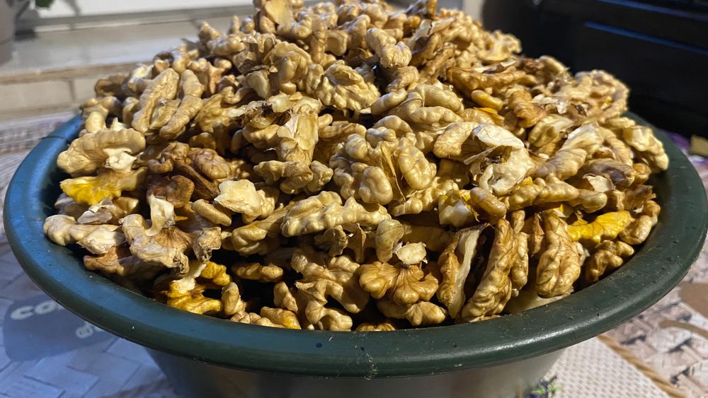 Грецький горіх битий на бабочку