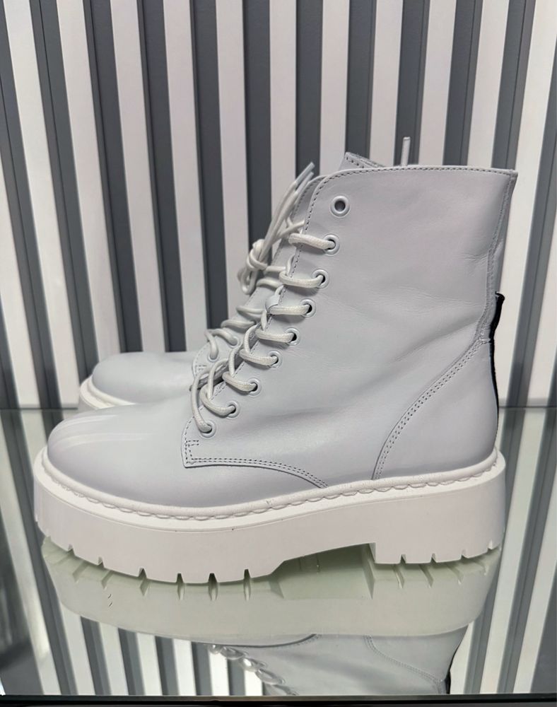 Nowe białe skórzane botki/workery Steve Madden