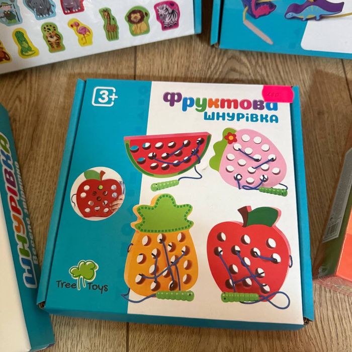 Дитічі іграшки-шнурівки