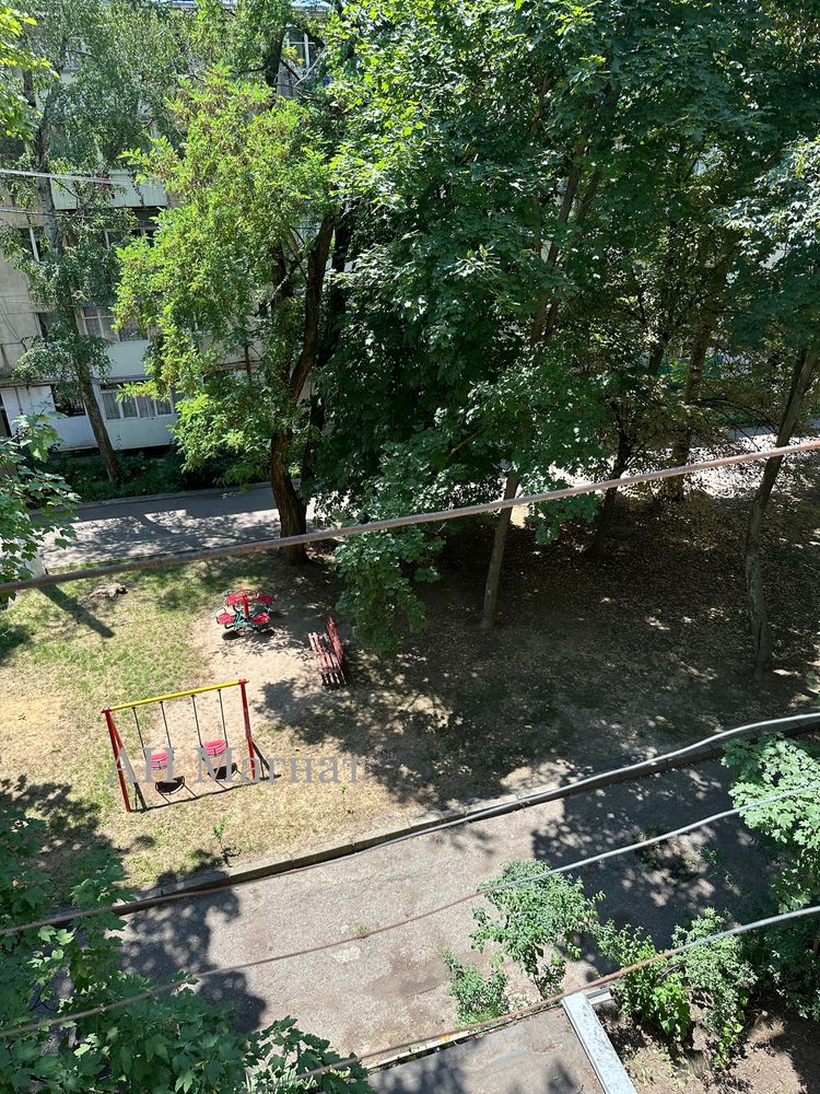 Простора кімната 14м в центрі
