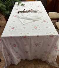 Toalha de mesa em linho fino, organza e filé, uma obra de arte