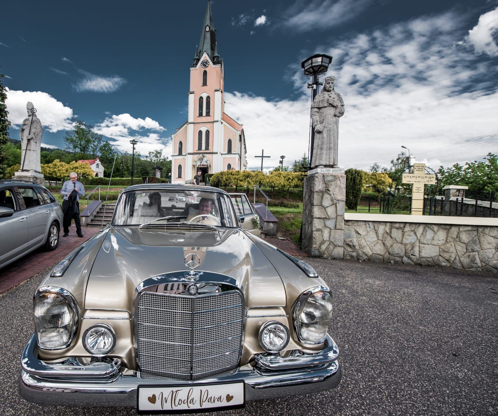 Zabytkowy Mercedes W111 auto do ślubu samochód do ślubu retro zabytek