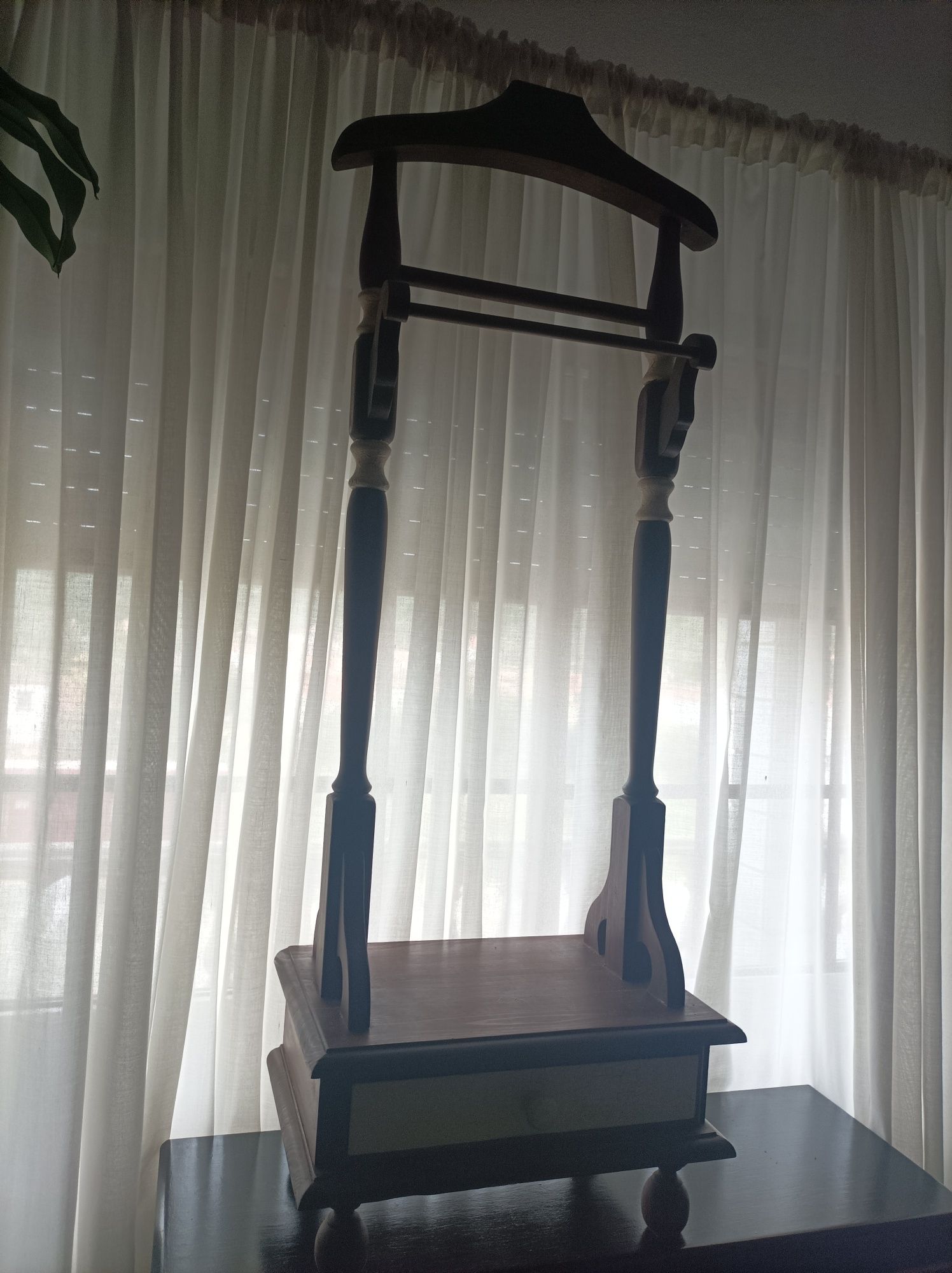 Suporte de roupa de quarto