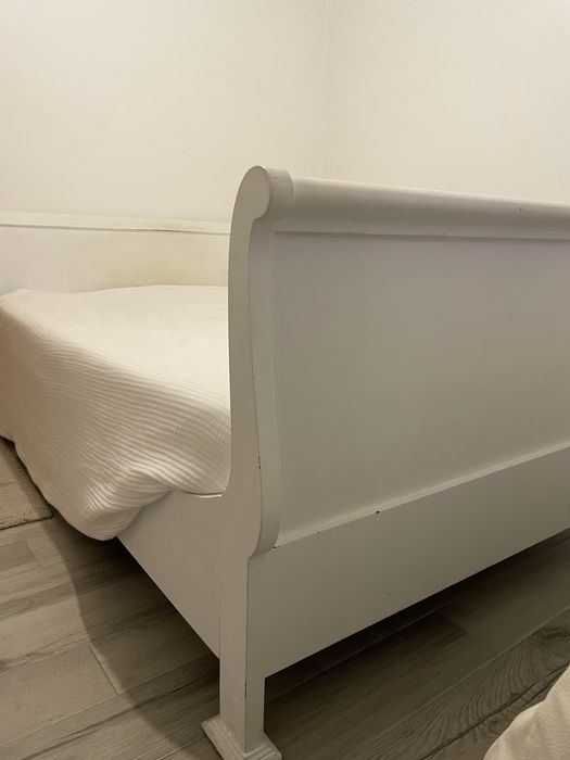 Cama de madeira com estrado e colchão – preço negociável