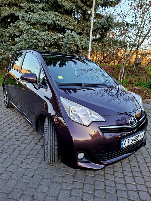 Продам свіжопригнану Toyota Verso S 2014p. Автомат.