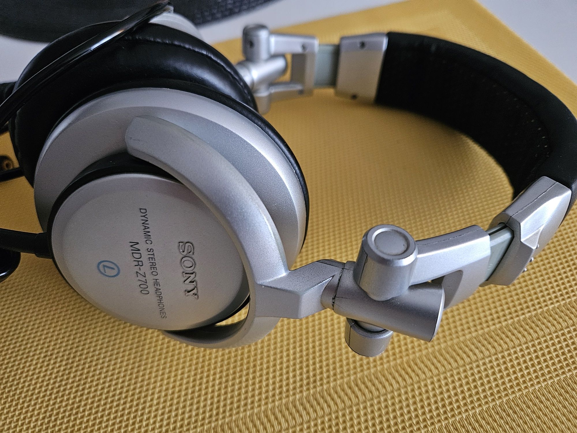 Sluchawki Sony MDR-Z700