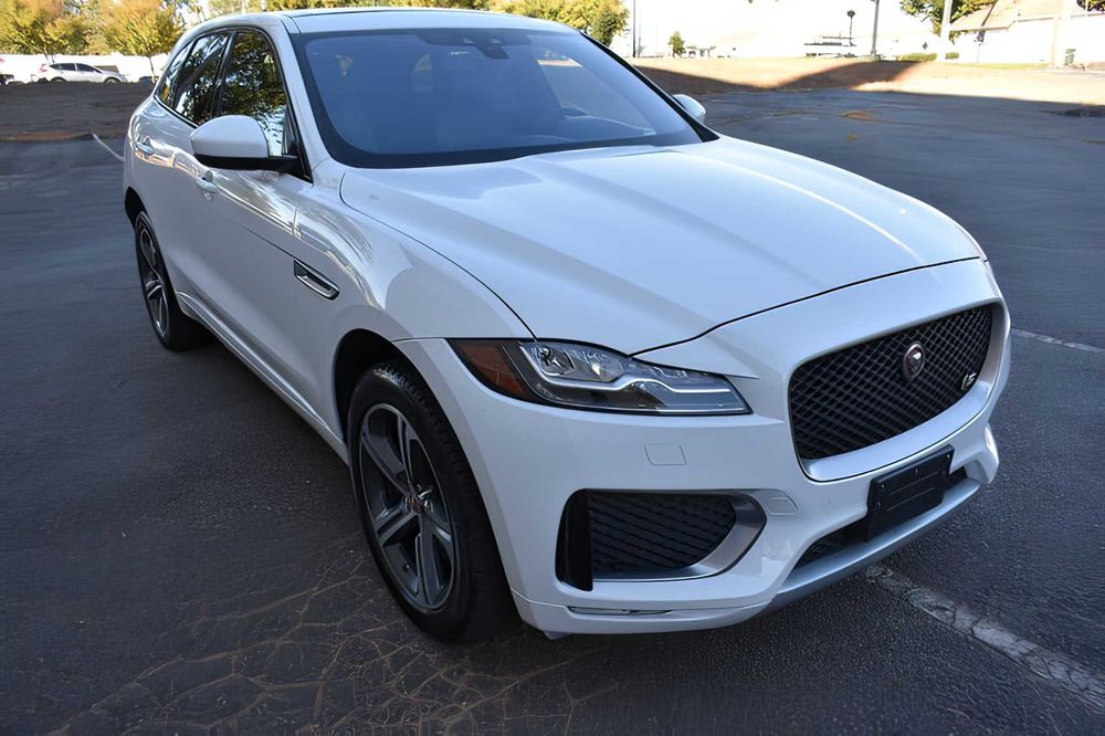 Jaguar F-PACE      2018