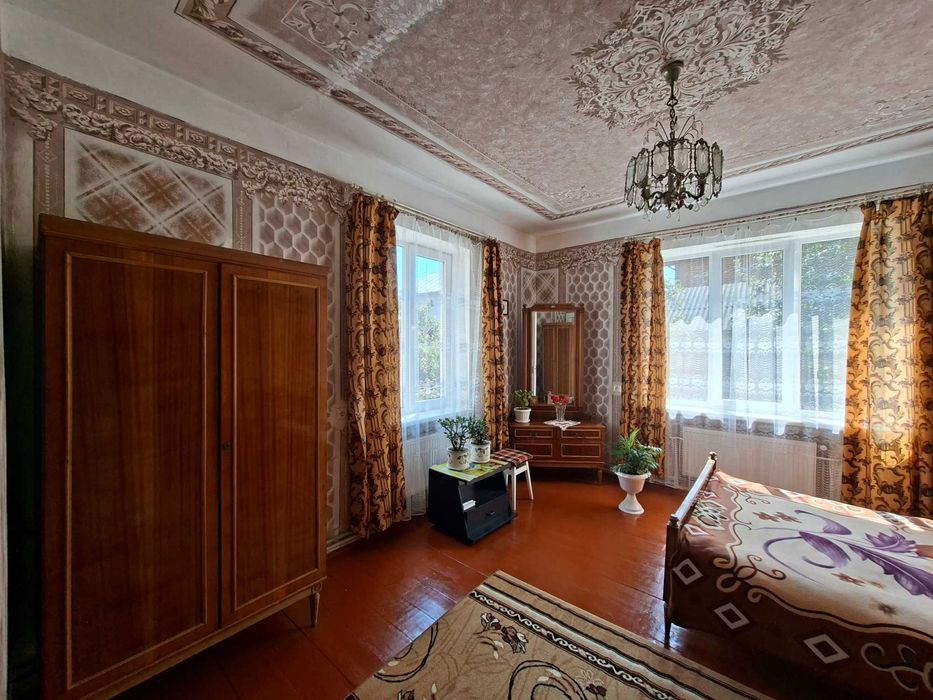 Підселення в особняк для дівчат,вул.Коновальця .