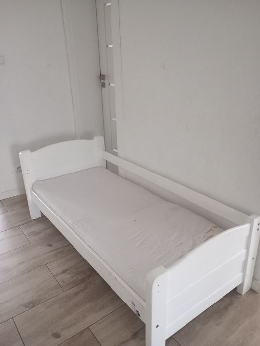 Łóżko,białe,drewniane