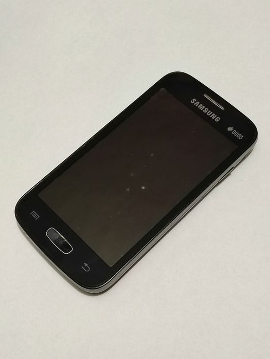 Смартфон Samsung Galaxy Star plus GT S-7262 на деталі