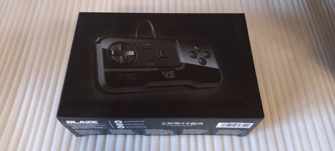 Evercade VS Controller Founder Edition - Limitowana edycja