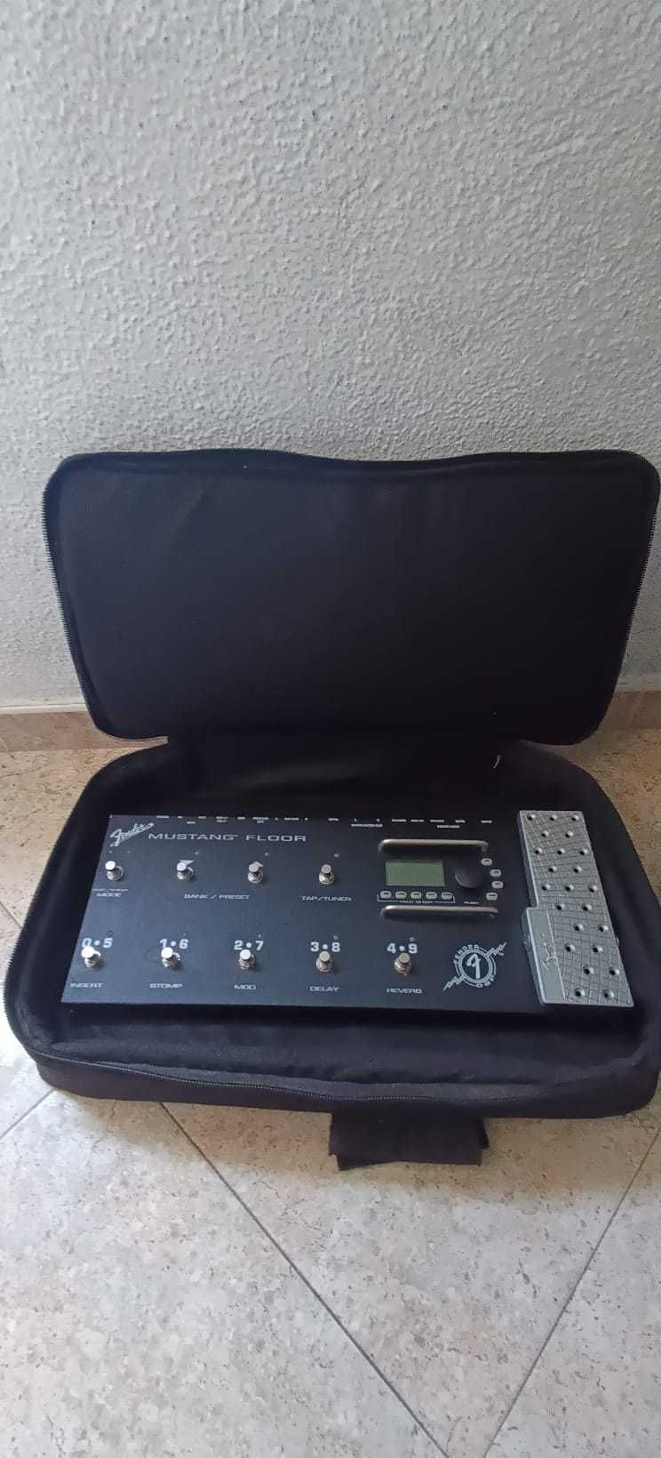 Pedaleira Fender Mustang