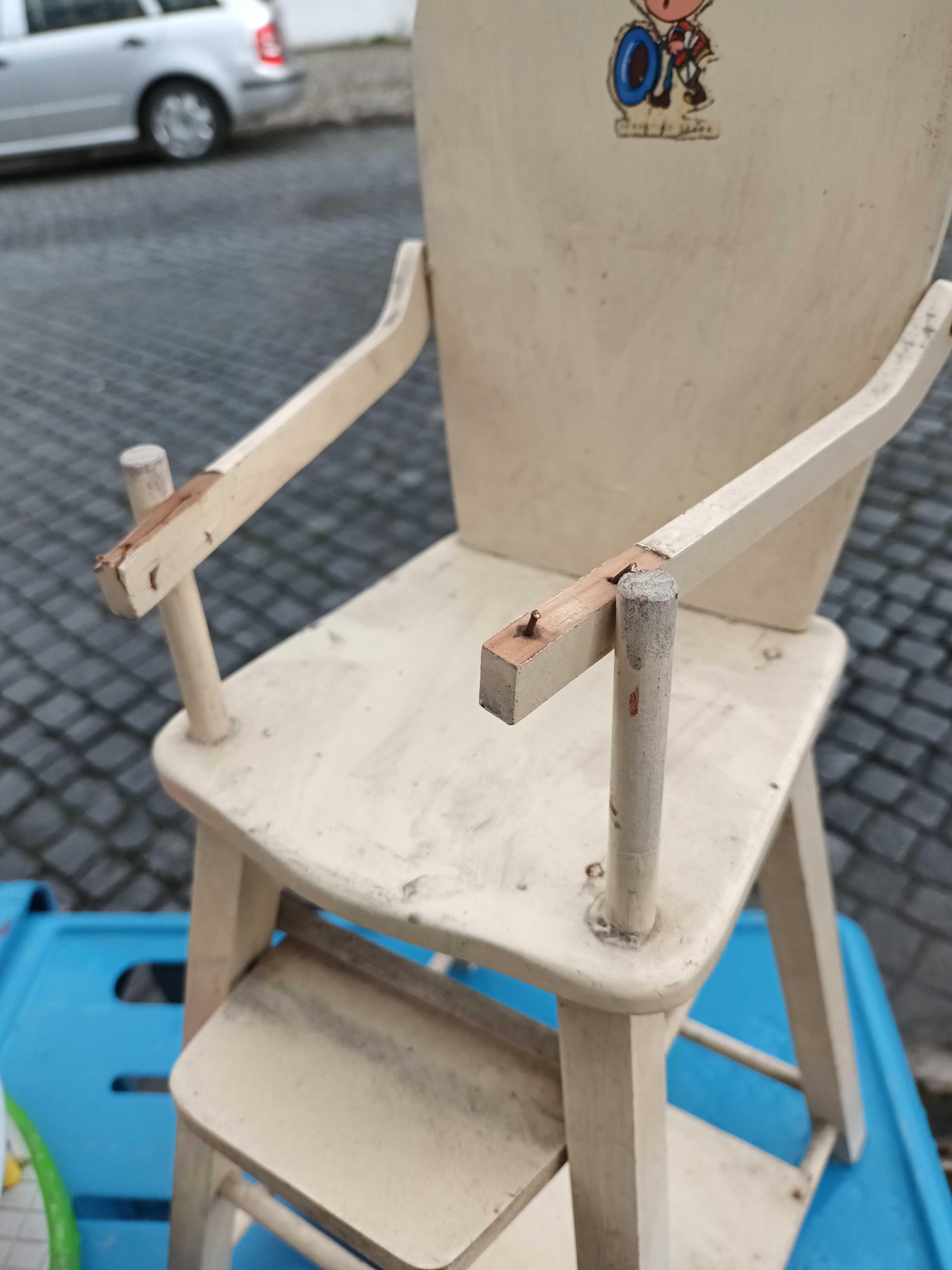 Cadeirinha em madeira para bonecas (para restauro)